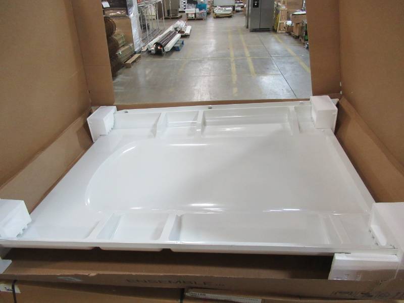 lot 38 image: Sterling Ensemble Curve 60 in. x 1-14 in. x 72-12 in. 1-piece Direct-to-Stud Back Shower Wall in White