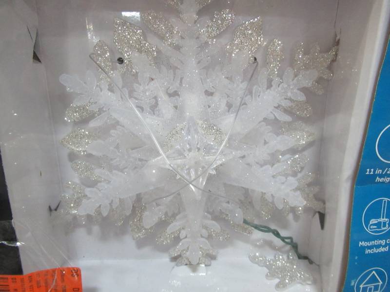lot 72 image: 2 GE Holiday Classics Silver Glittered Snowflake Tree Topper, Model 71241HD - Broken
