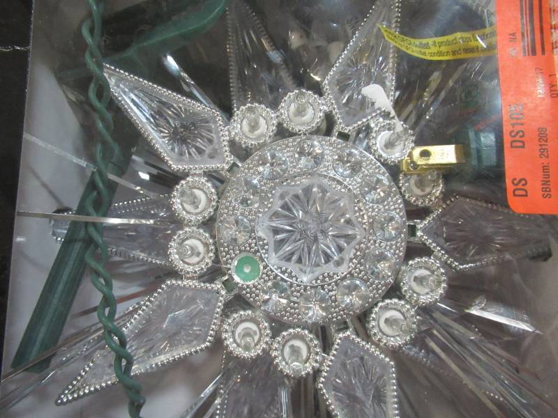 lot 74 image: GE Holiday Classics Silver Jewel Tree Topper, Model 71026HD - Missing Jewel