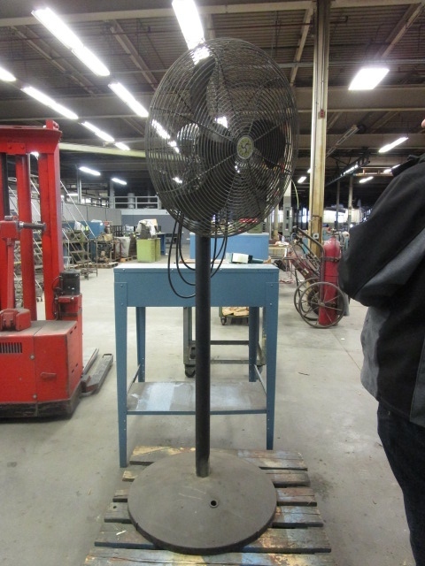 FLOOR FAN