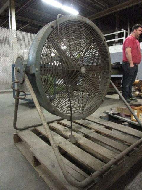 LARGE FAN WITH STAND