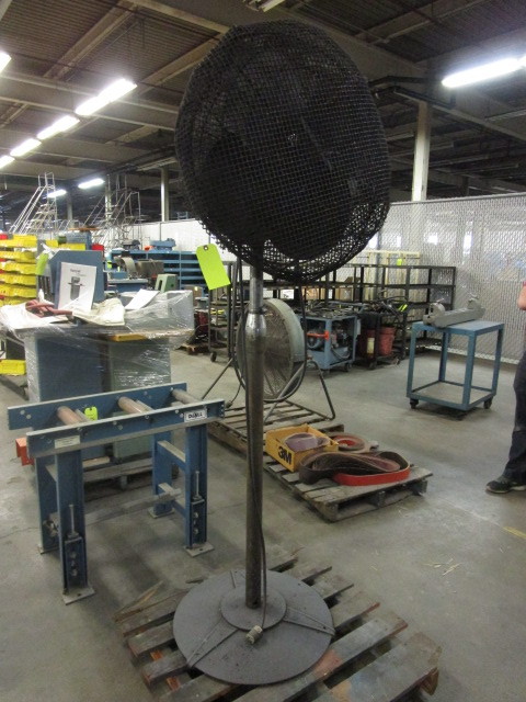 FLOOR FAN