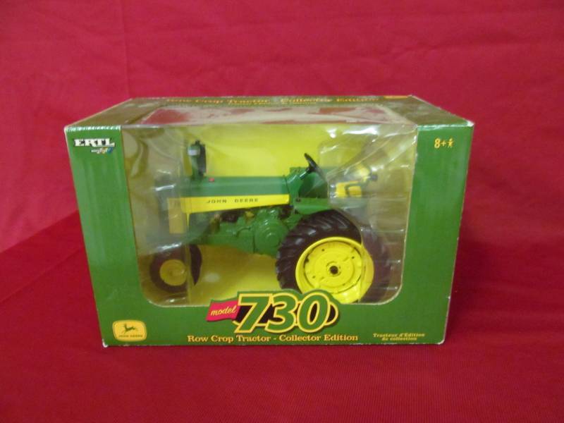 lot 3 image: John Deere Row crop tractor