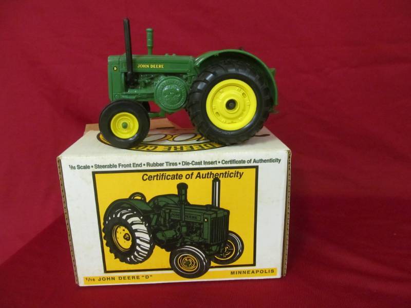 lot 4 image: John Deere D tractor