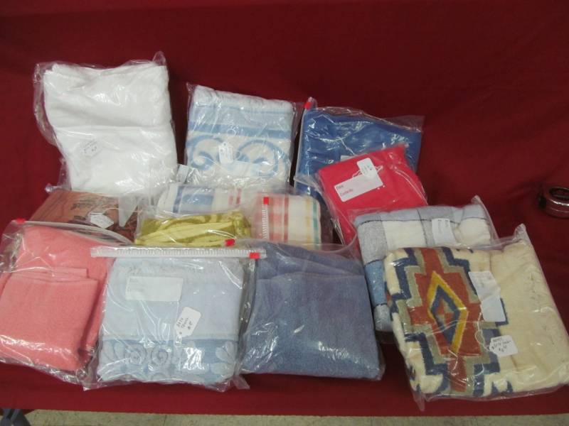 lot 20 image: bath towels