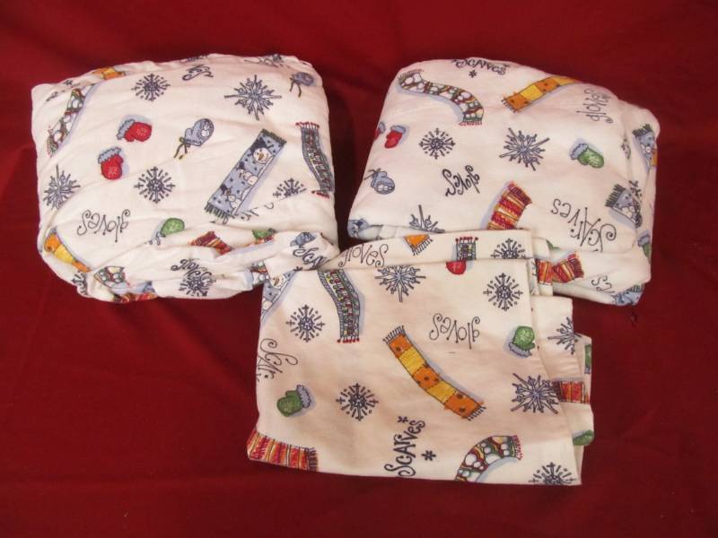 lot 21 image: Flannel bed sheets