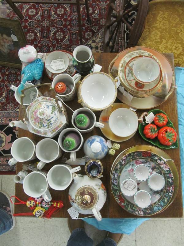 lot 25 image: Nippon plates