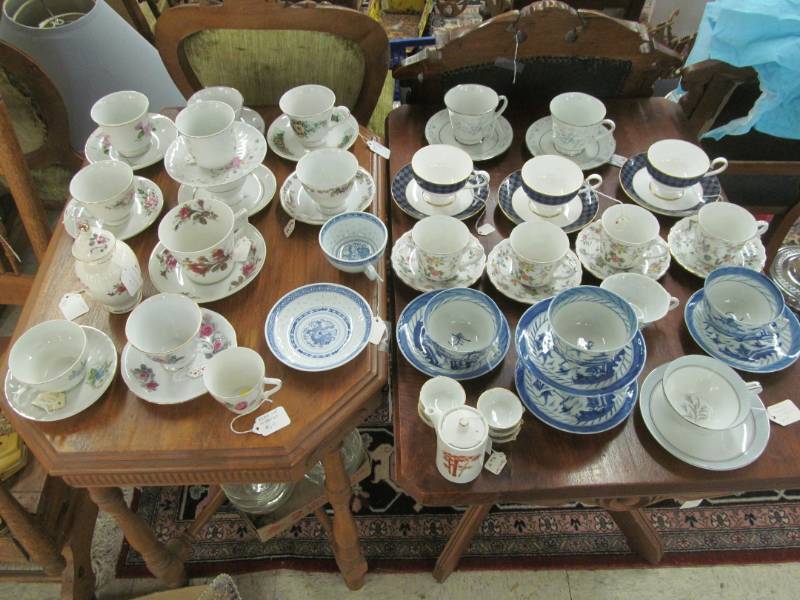 lot 29 image: vintage blue cup and saucers