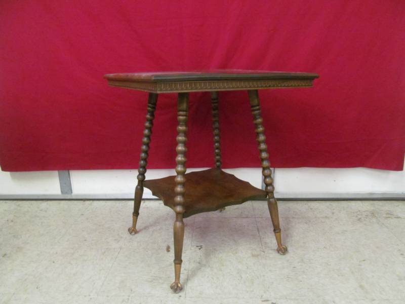 lot 36 image: Vintage Claw foot table