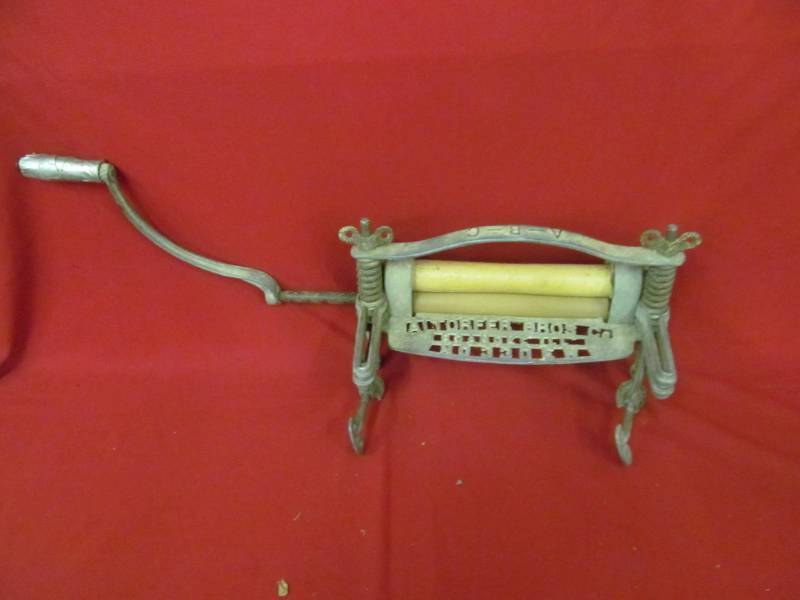 lot 62 image: Vintage Altorfer bros, wringer