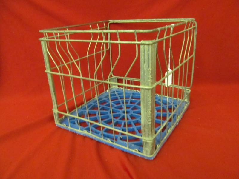 lot 66 image: vintage Oak grove milk crate