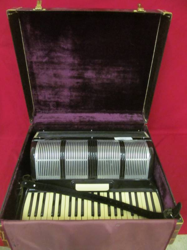 lot 74 image: vintage Scandalli accordion
