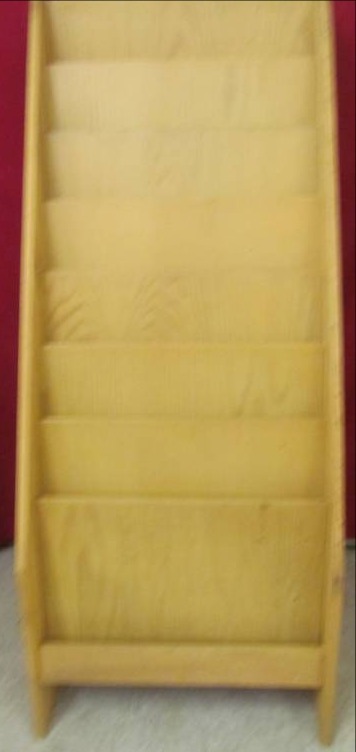 lot 79 image: magazinePamphlet display