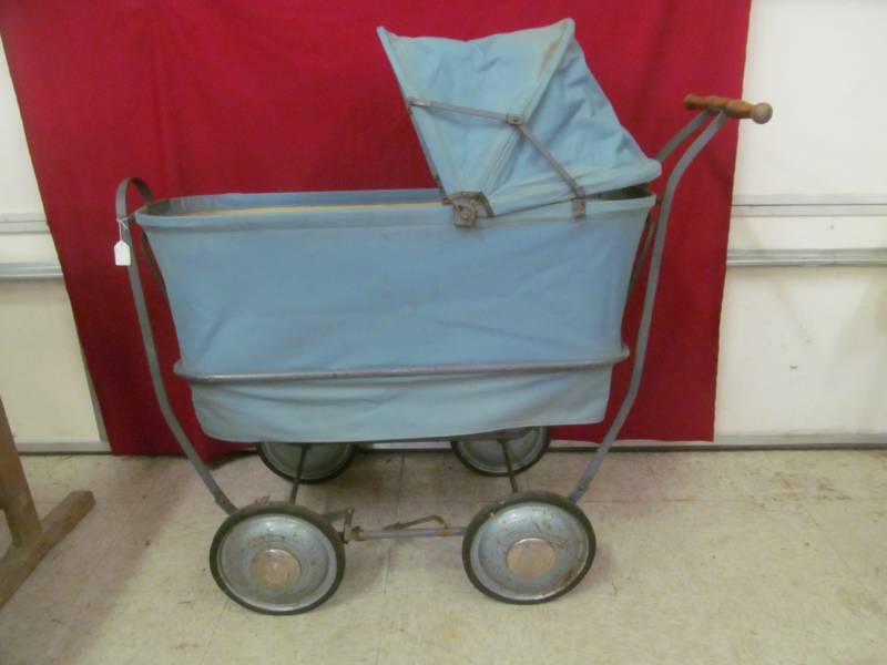 lot 82 image: Vintage Traveleez buggy