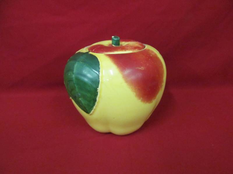 lot 88 image: Hall cookie jar