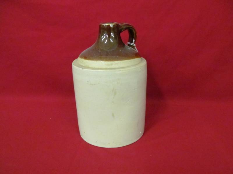 lot 89 image: Shoulder jug