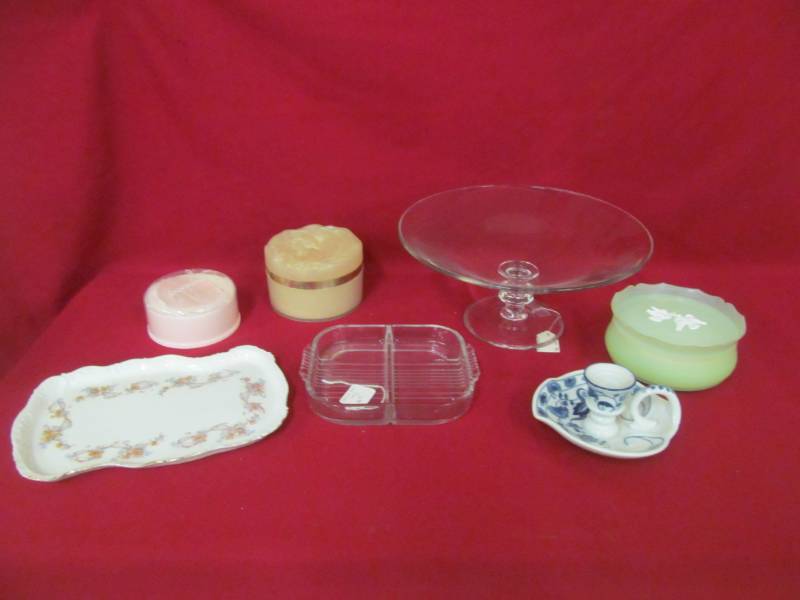 lot 107 image: vintage dresser trays
