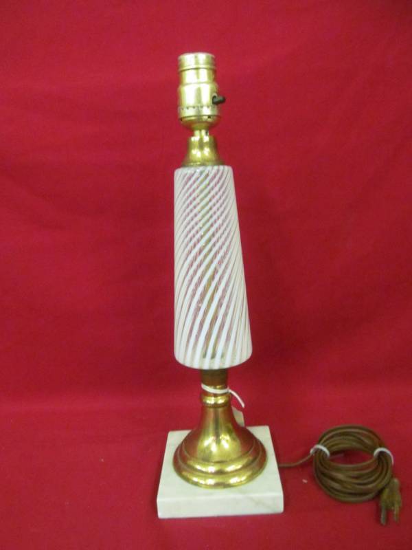 lot 110 image: table lamp