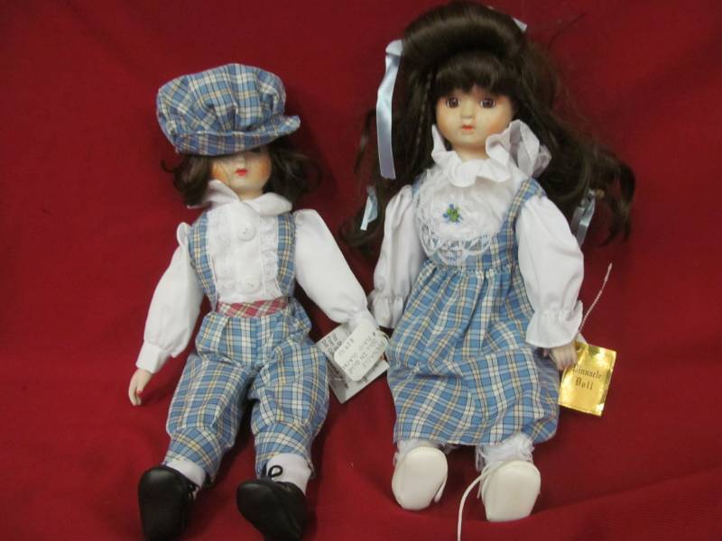 lot 119 image: Pinnacle dolls
