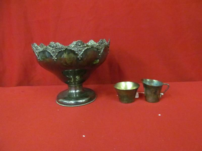 lot 134 image: Silver Compote, cream and sugar set