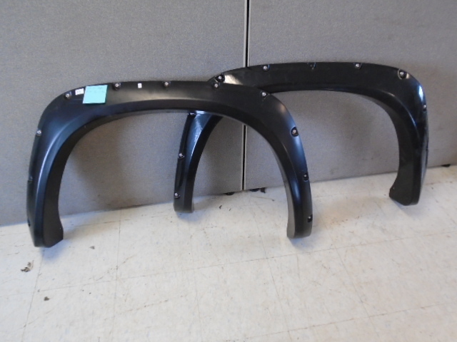 lot 17 image: Rear Fender Flare
