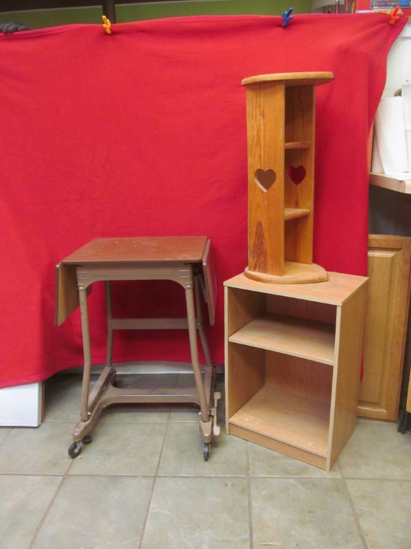 lot 39 image: furniture