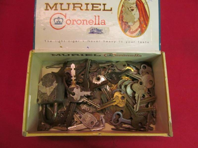 lot 42 image: collectables