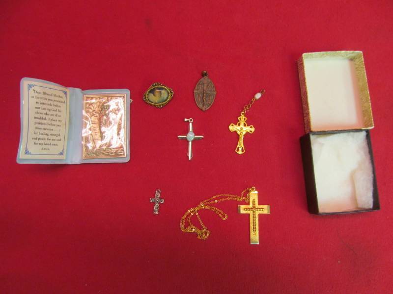 lot 44 image: collectables