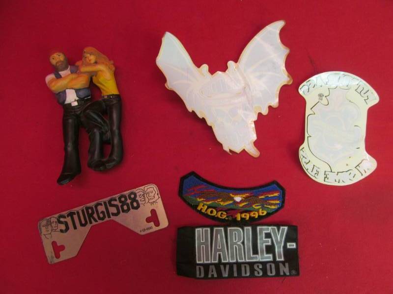 lot 51 image: Harley Davidson items