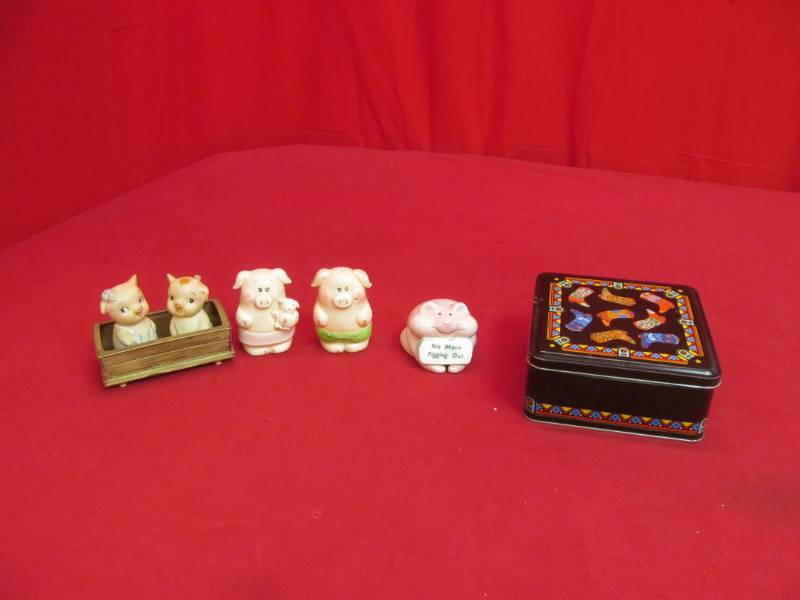 lot 53 image: vintage shakers
