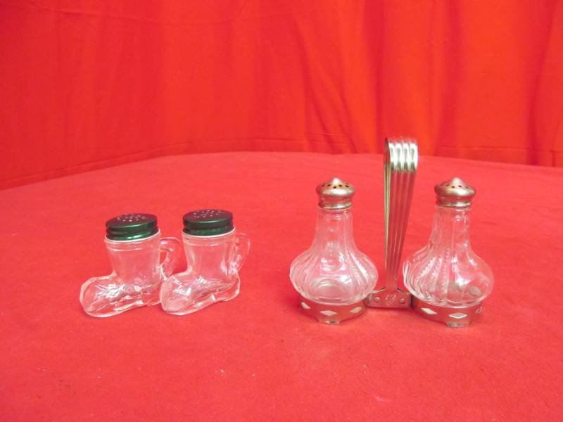 lot 54 image: vintage shakers
