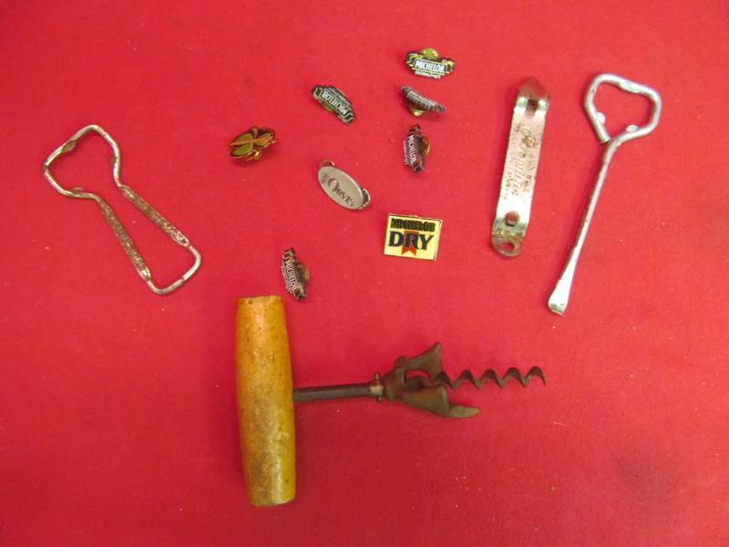 lot 103 image: vintage items