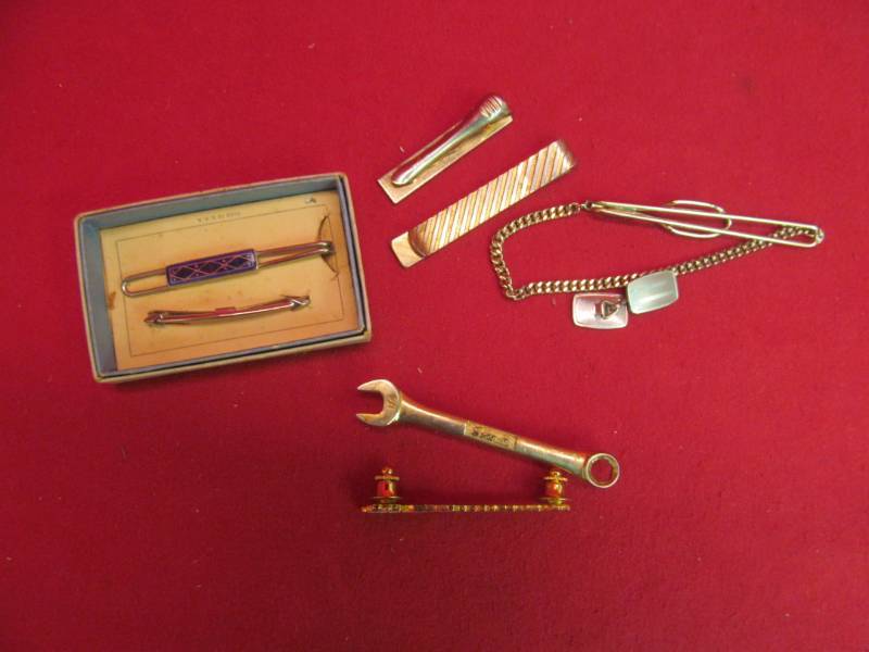 lot 113 image: cuff links, pins