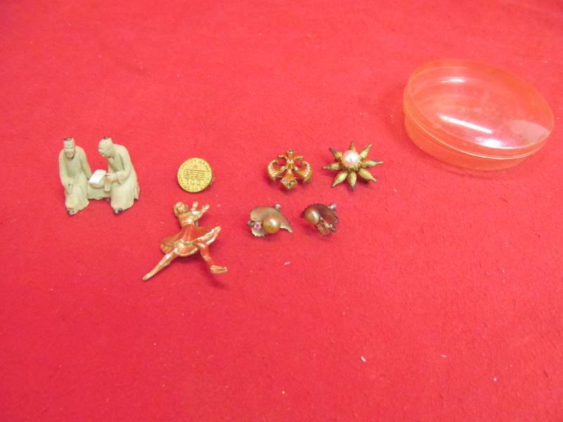 lot 115 image: vintage brass pins