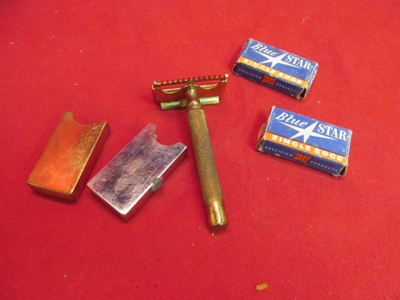 lot 126 image: vintage razor