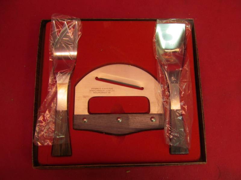 lot 127 image: vintage knife