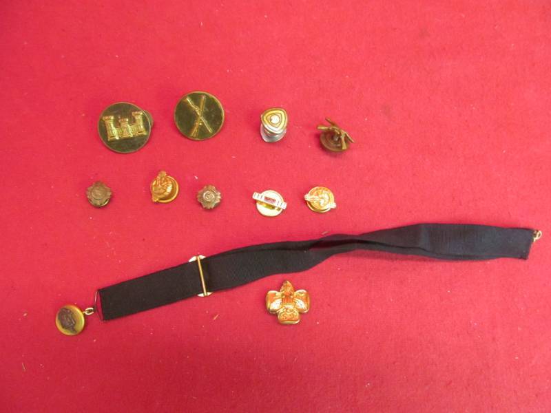 lot 164 image: vintage military pins