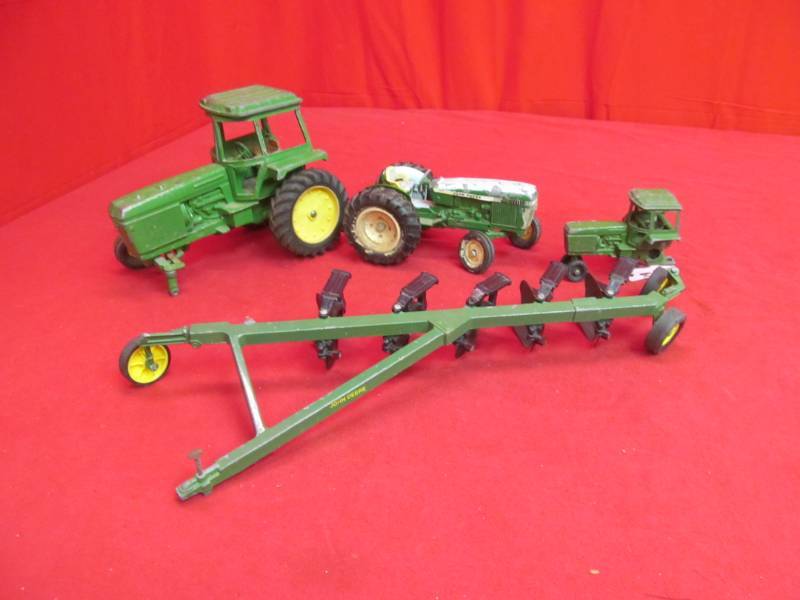 lot 178 image: vintage John Deere tractors