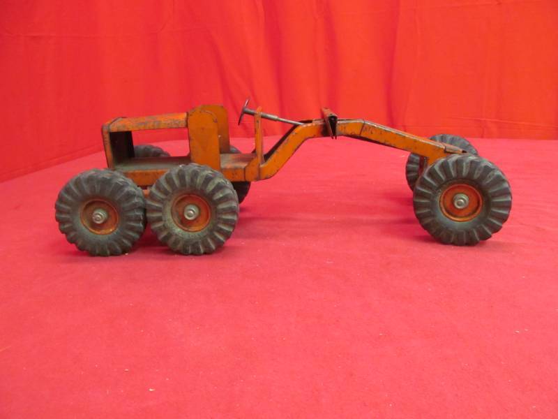 lot 180 image: vintage grader