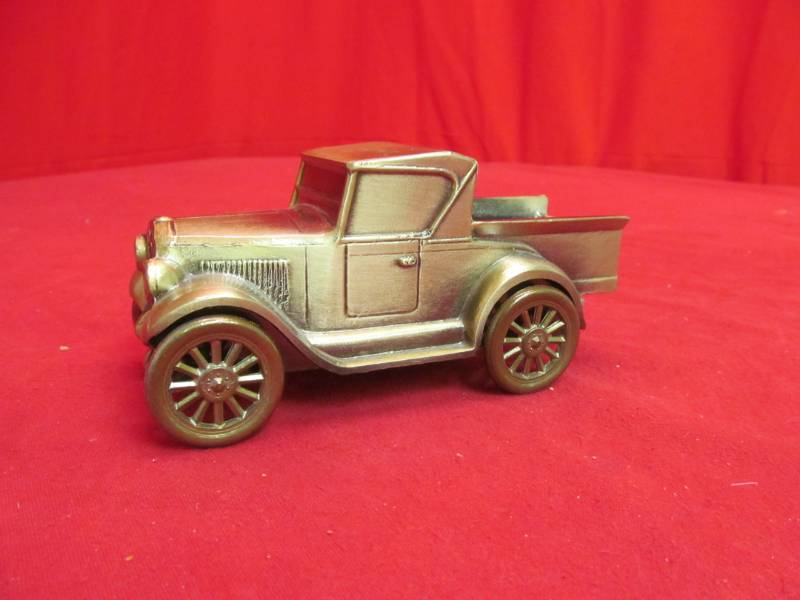 lot 182 image: vintage coin bank