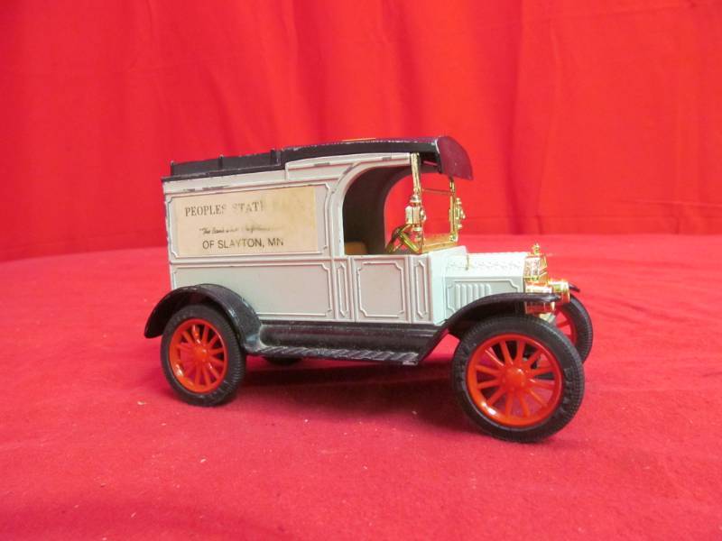 lot 183 image: vintage coin bank