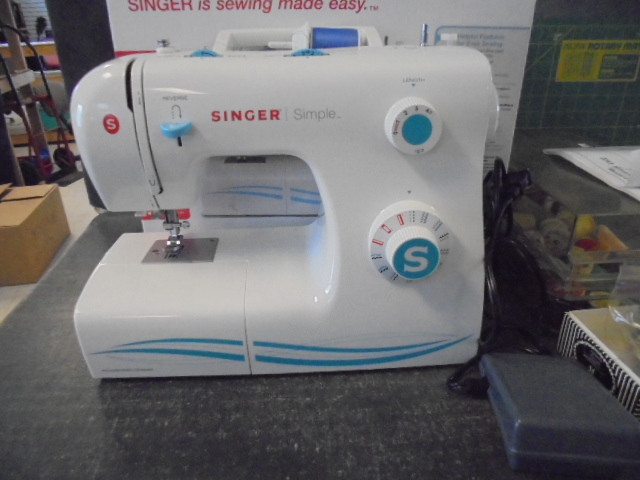 lot 41 image: Sewing Machine