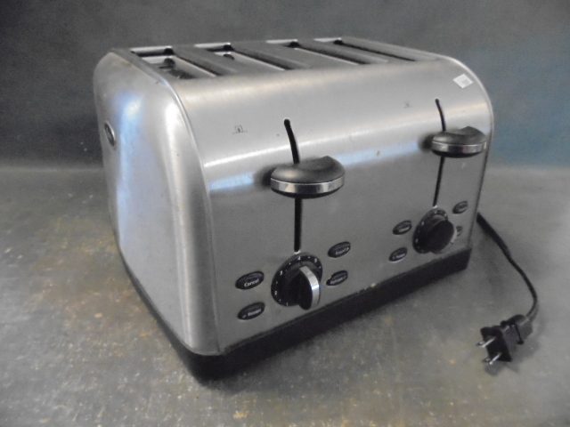 lot 45 image: 4 Slice Toaster