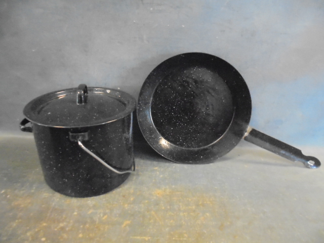 lot 65 image: Camping Cookware