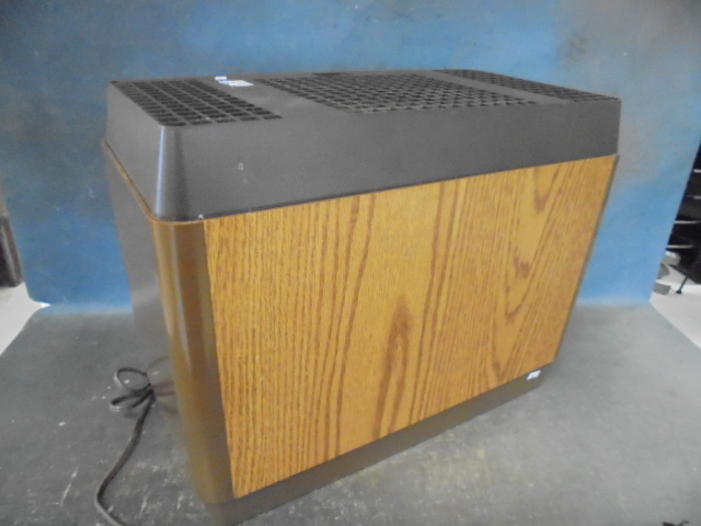 lot 69 image: Humidifier