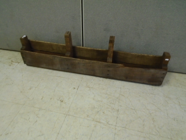 lot 17 image: Wooden Wall Hanging