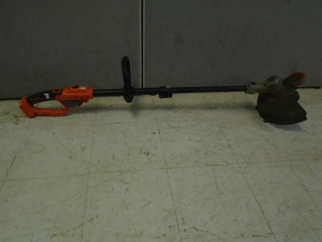 lot 19 image: Black & Decker Cordless TrimmerEdger