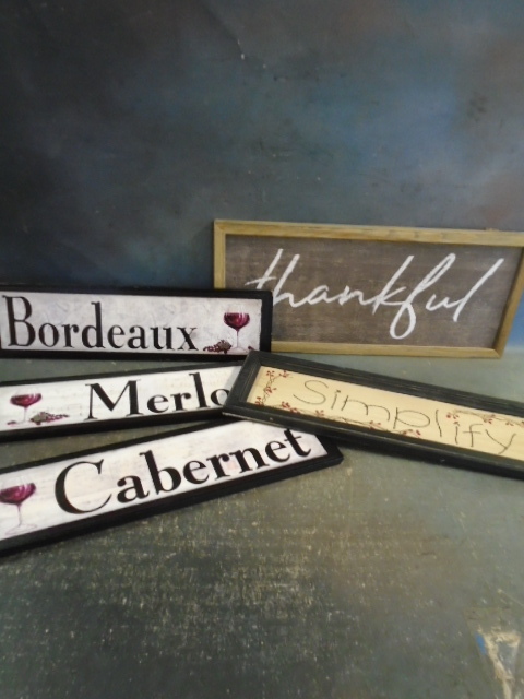 lot 104 image: Wall Decor