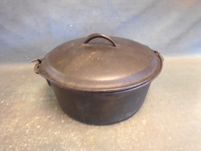 lot 107 image: Cast Iron Dutch Oven