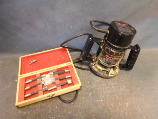 lot 112 image: Router and Bits